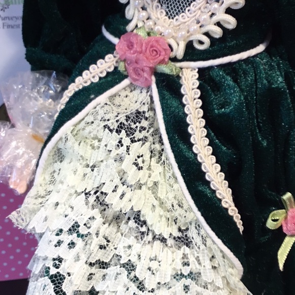 NIB Paradise Galleries Porcelain Doll Ivy - Picture 4 of 16